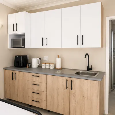 Furnished, Airconditioned Semi-Attached flatlet close to Huguenote Highschool photo 2