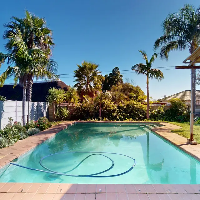Family Living with Pool, Braai Room & Ample Parking photo 2
