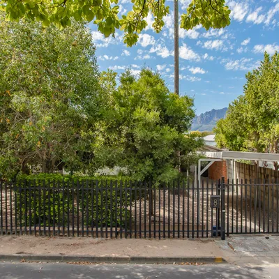 Charming Family Home in Quiet Neigbourhood