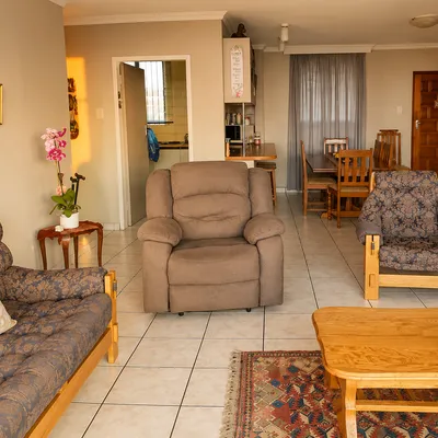 Spacious 2-bedroom apartment for sale in Murrayfield, Pretoria photo 2
