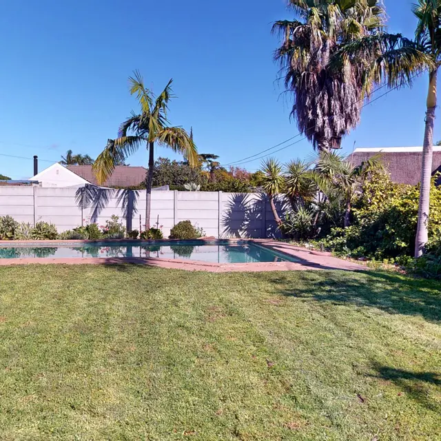 Family Living with Pool, Braai Room & Ample Parking photo 3