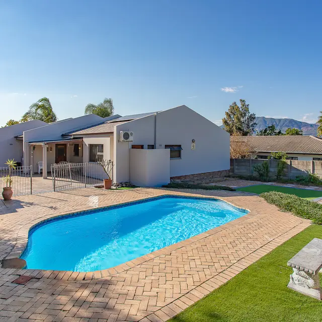 Move-in ready family gem in sought-after Nuwe Uitsig photo 3