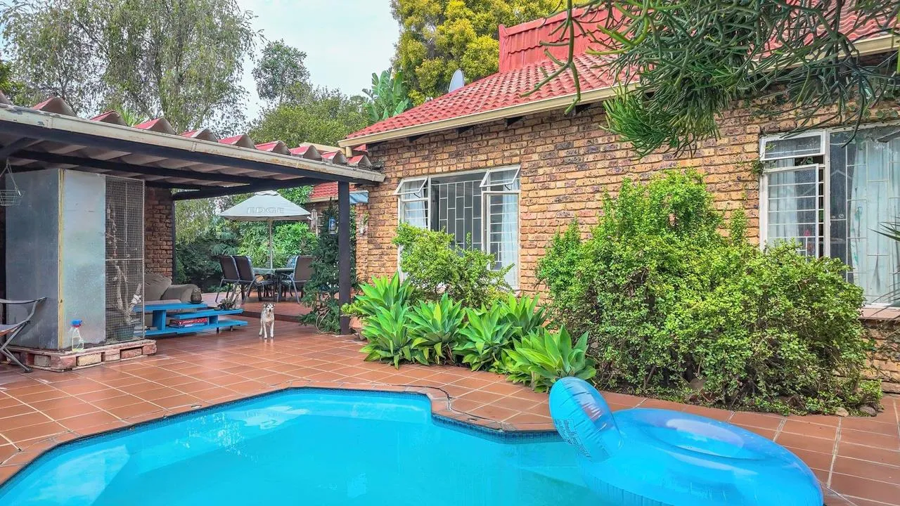 3 Bedroom Townhouse for Sale in Die Wilgers, Pretoria, Gauteng for R1,600,000.