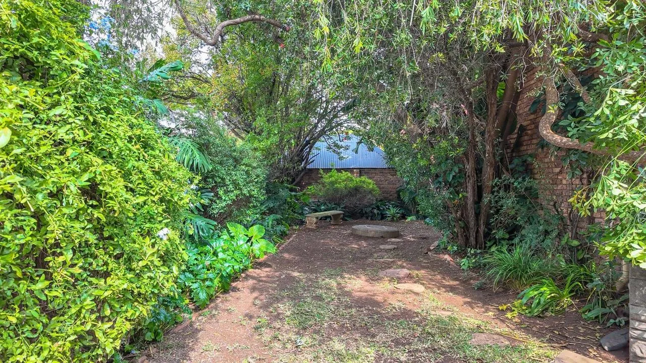 3 Bedroom Townhouse for Sale in Die Wilgers, Pretoria, Gauteng for R1,600,000. photo 3